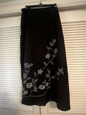 Black Floral Embroidered A-Line Midi Skirt 2X